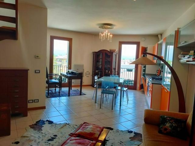 Appartamento in affitto a Rizzi, Reana Del Roiale