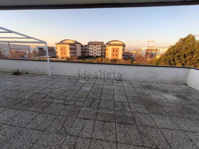 Appartamento in affitto a Biassono, Lombardia