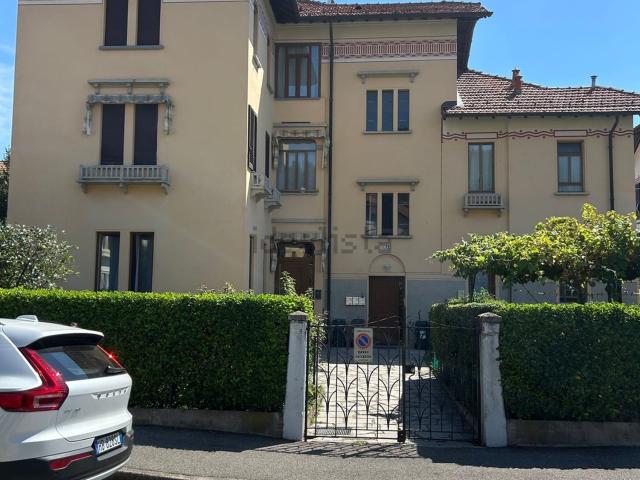 Appartamento in affitto a Biumo Superiore, Varese