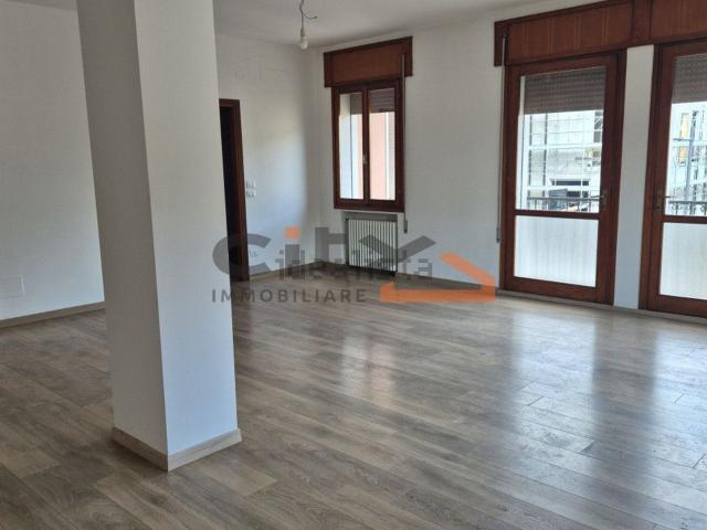 Appartamento in affitto a Largo Parolini, Bassano Del Grappa