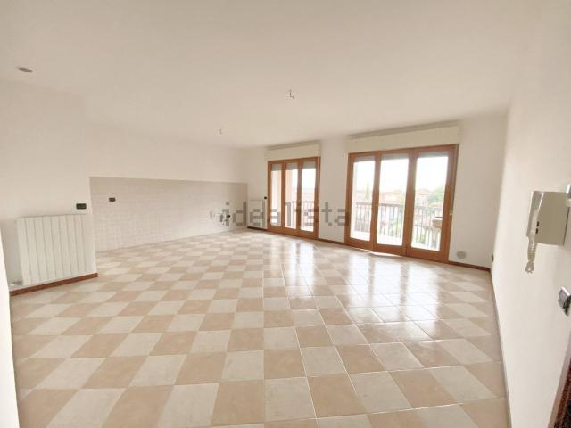 Appartamento in affitto a Nord-Est, Brenzone
