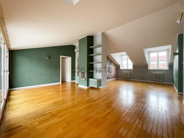 Attico in affitto a Centro storico, Milano