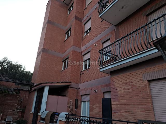 Appartamento in affitto a Centroni, Roma