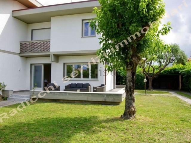 Appartamento in affitto a Vittoria Apuana, Forte Dei Marmi