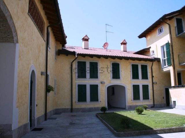 Attico in affitto a Calcinate del Pesce, Varese