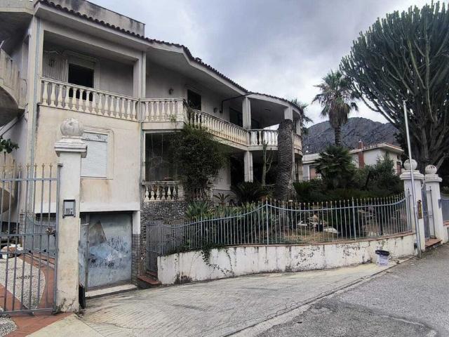 Appartamento in affitto a Carini, Sicilia