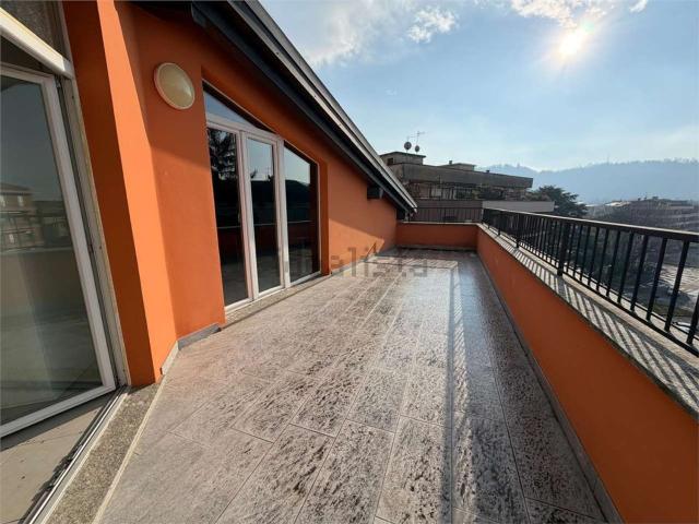 Appartamento in affitto a Comunità Montana Valli del Verbano, Laveno Mombello
