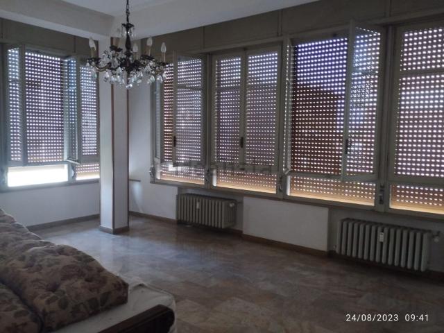 Appartamento in affitto a Sant'Agostino città-Porta Castello, Re