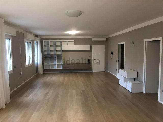 Appartamento in affitto a Centro Storico, Modena