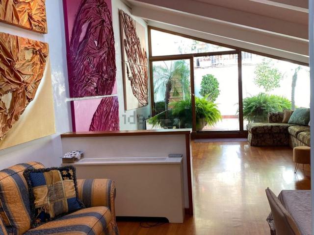 Attico in affitto a Municipalità 1, Pizzofalcone