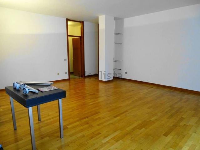 Appartamento in affitto a Rovagnasco, Segrate