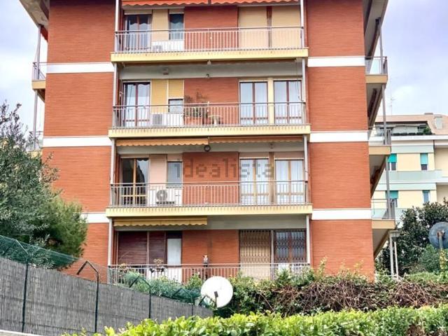 Appartamento in affitto a Medio Levante, Serra Riccò