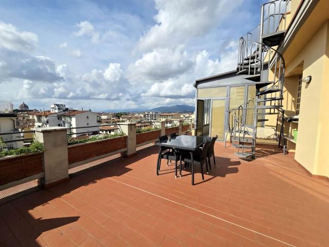 Attico in affitto a Quartiere 2, Firenze