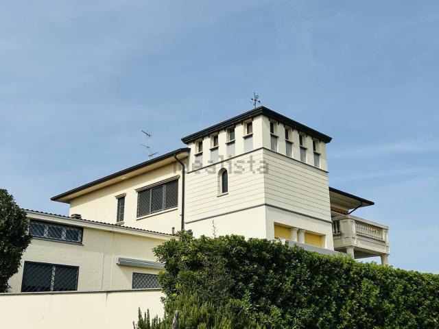 Attico in affitto a Jerago, Jerago con Orago