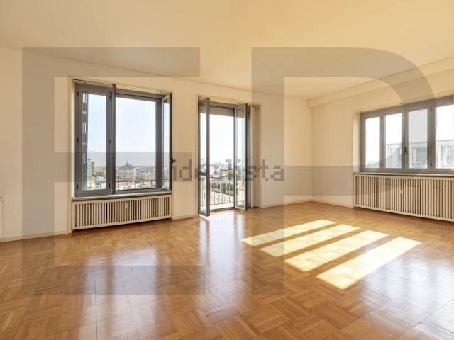 Attico in affitto a Municipio 1, Milano