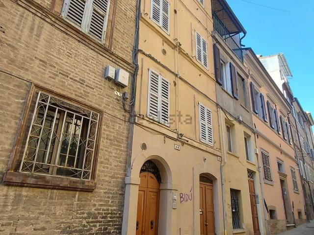 Appartamento in affitto a Centro storico, Marche