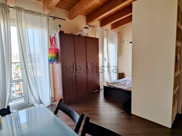 Appartamento in affitto a Municipio 9, Milano