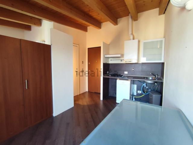 Appartamento in affitto a Municipio 9, Milano