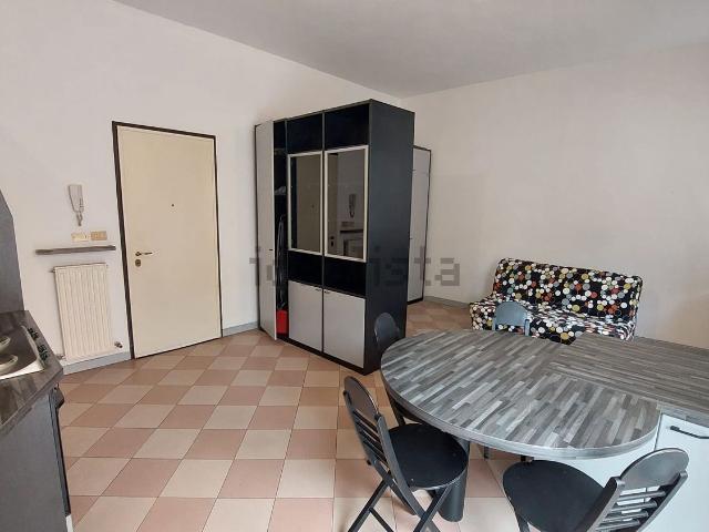 Appartamento in affitto a Infrangibile, Piacenza