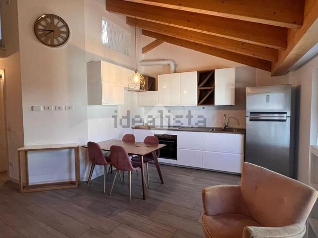 Appartamento in affitto a Municipio 9, Milano