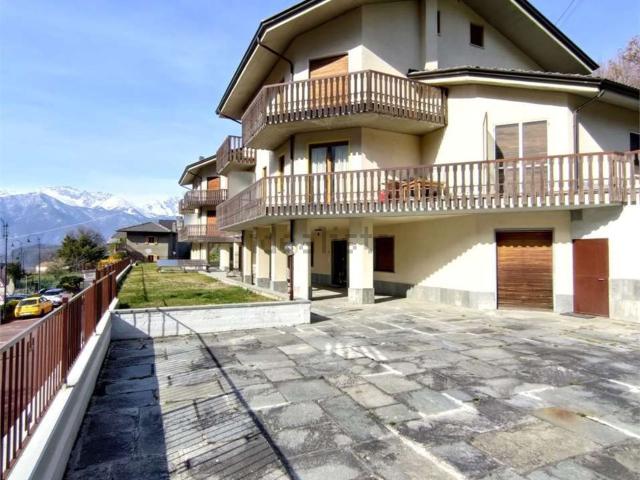 Appartamento in affitto a Challand Saint Anselme, Aosta