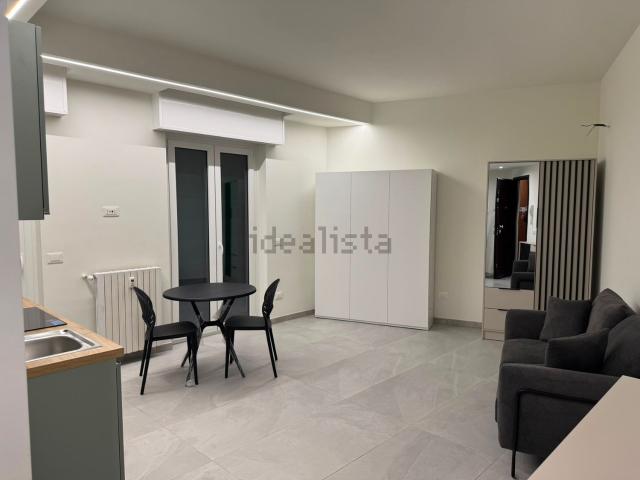Appartamento in affitto a Municipio 9, Milano