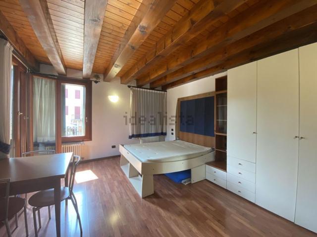 Appartamento in affitto a Este, Padova