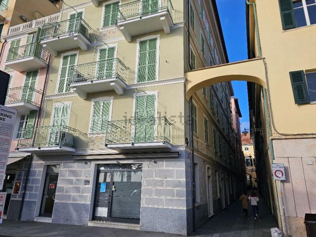 Appartamento in affitto a Finalmarina, Finale Ligure
