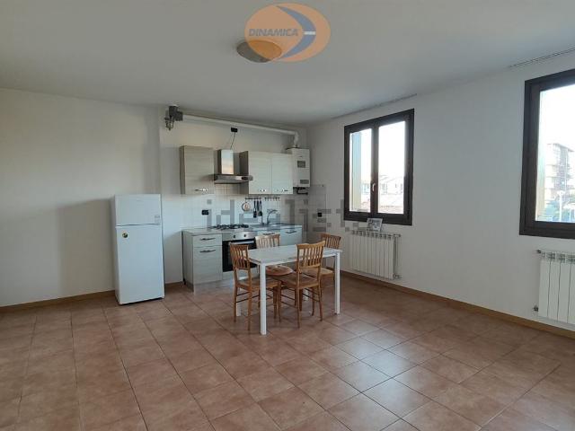 Appartamento in affitto a Lomagna, Lombardia