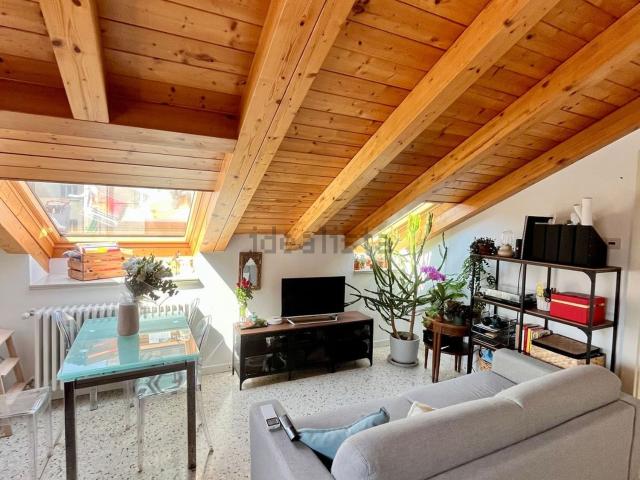 Appartamento in affitto a Lungolago, Como