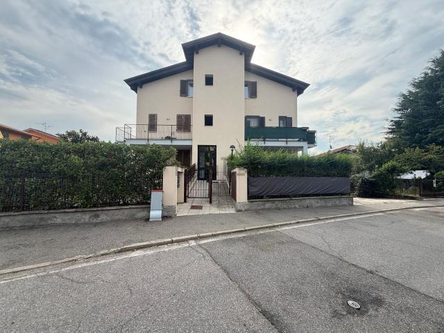 Appartamento in affitto a Zelo Buon Persico, Lombardia