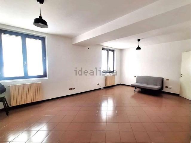 Appartamento in affitto a Municipio 6, Milano
