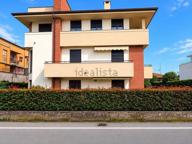 Appartamento in affitto a Biassono, Lombardia