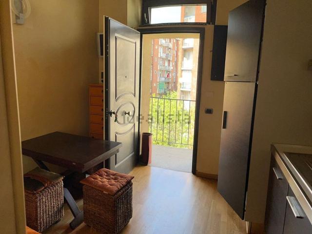 Appartamento in affitto a Municipio 6, Milano