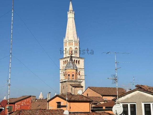Appartamento in affitto a Centro Storico, Modena