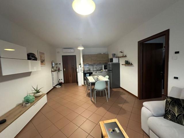 Appartamento in affitto a Mezzavia, Due Carrare