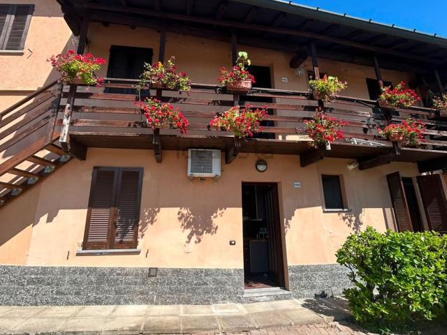 Appartamento in affitto a Mercallo, Lombardia