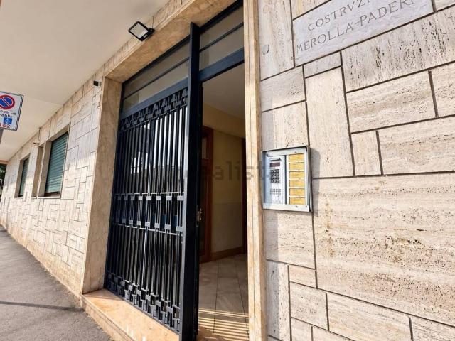 Appartamento in affitto a Municipalità 2, Campania