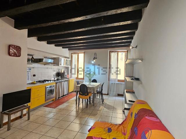 Appartamento in affitto a Centro storico, Brenzone