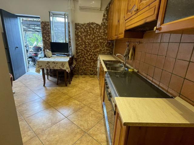 Appartamento in affitto a Paratina, Campania