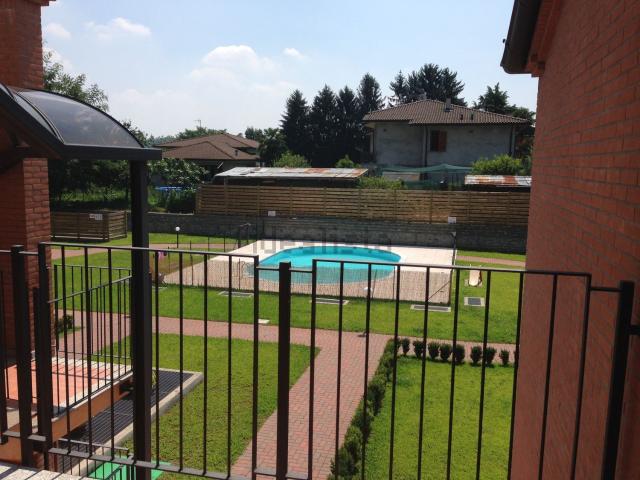 Attico in affitto a Varano Borghi, Lombardia