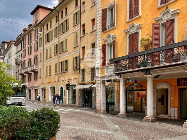 Appartamento in affitto a Zona Centro, Brescia