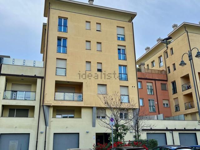 Appartamento in affitto a Medio Ponente, Serra Riccò