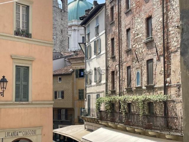 Appartamento in affitto a Zona Centro, Brescia