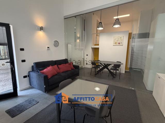 Appartamento in affitto a Municipio 6, Milano
