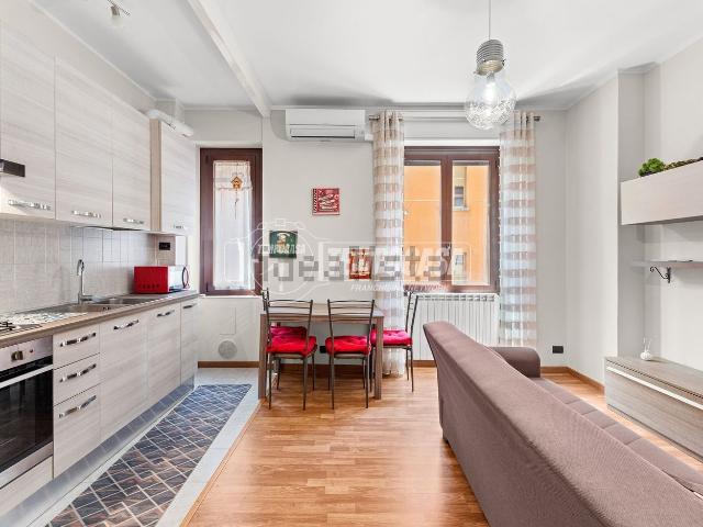 Appartamento in affitto a Municipio 4, Milano