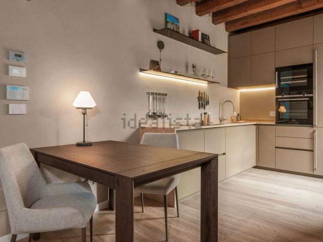 Appartamento in affitto a Municipio 6, Milano