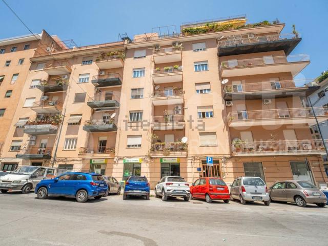 Appartamento in affitto a Quartiere Matteotti, Palermo