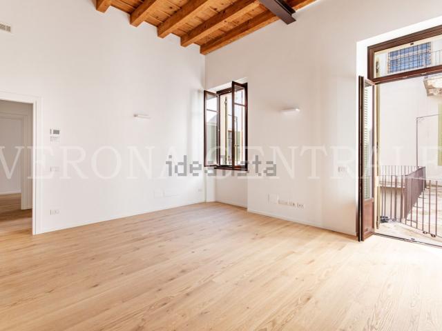 Appartamento in affitto a Centro storico, Brenzone