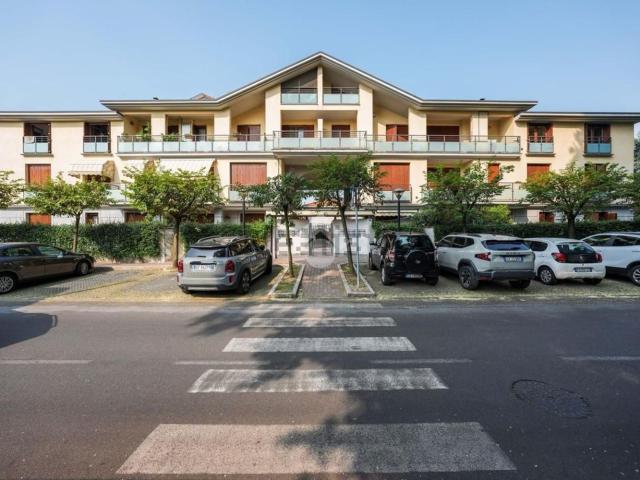Appartamento in affitto a Molino Ponte, Verano Brianza